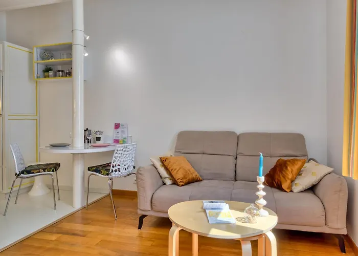 Virginie F2 Et Agreable Avec Parking !